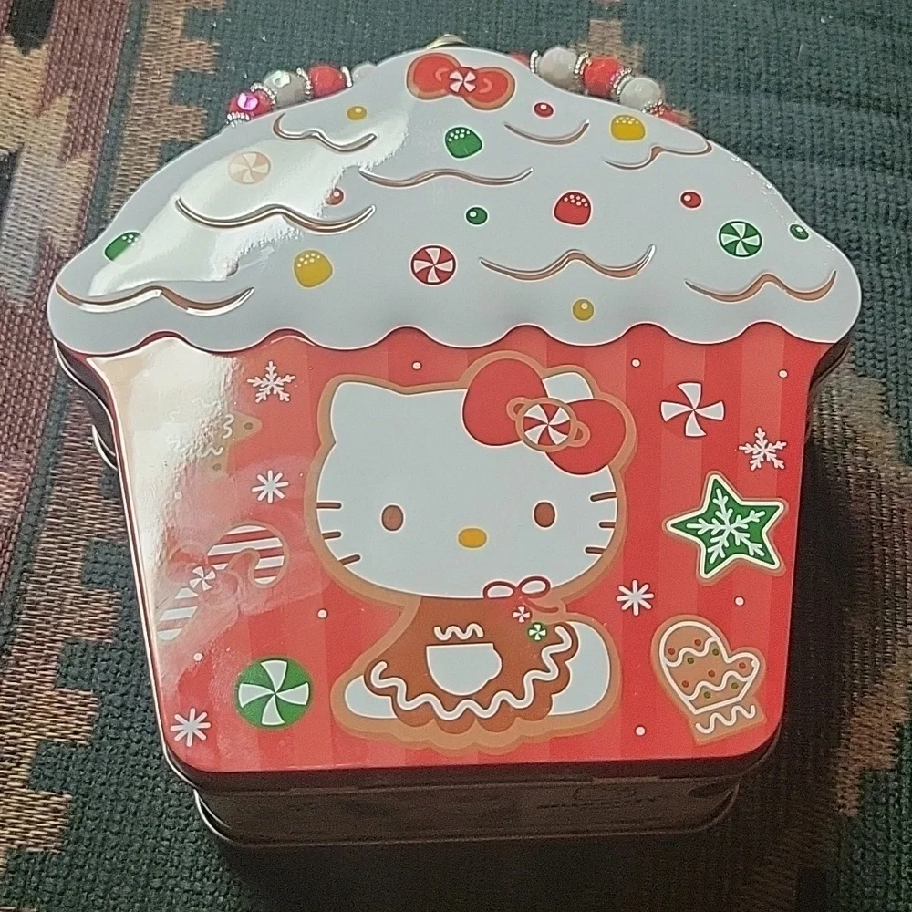 Hello Kitty cupcake storage container